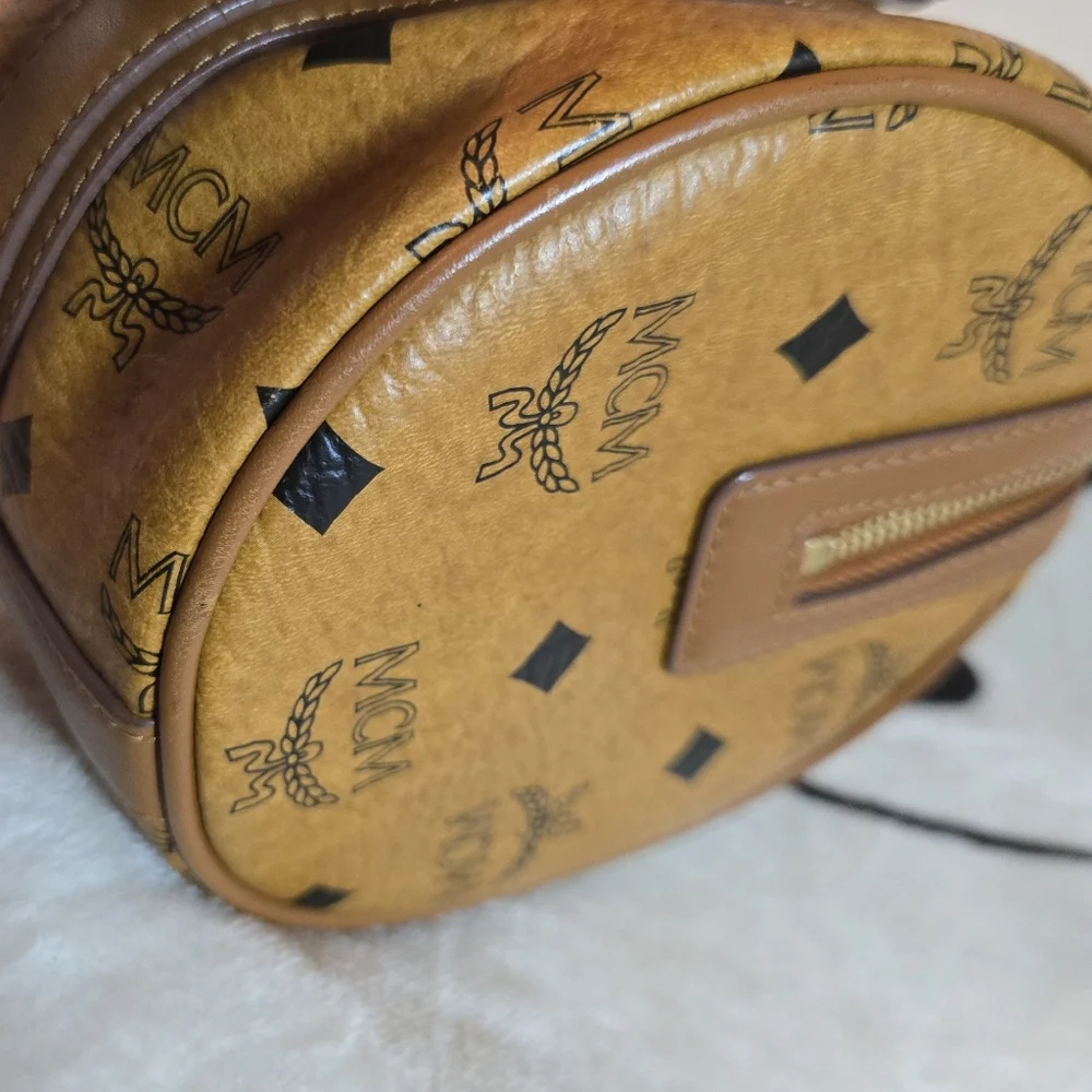 💯 Authentic MCM Visetos Leather Barrel Bag Cognac - Picture 12 of 15